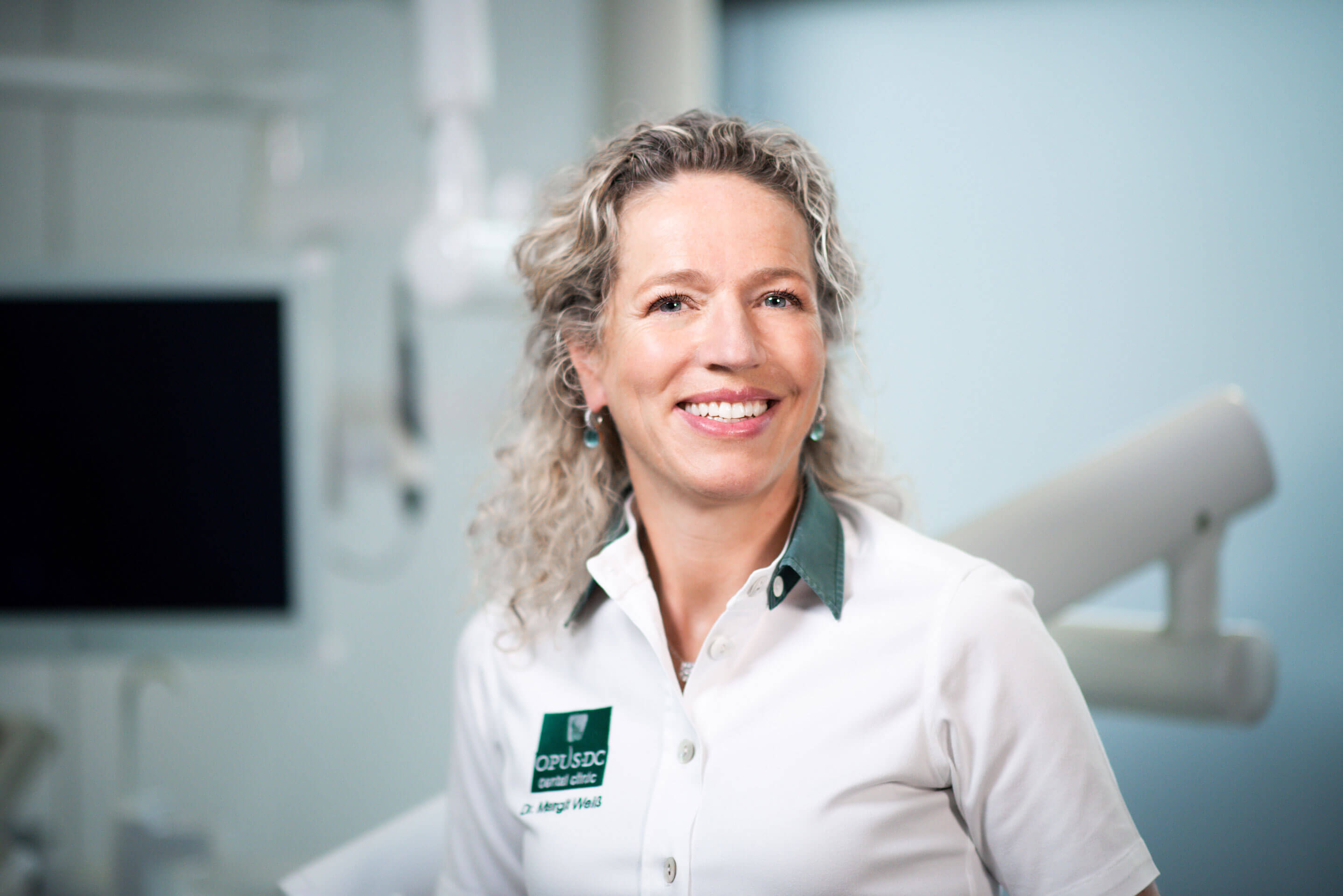 Dr. Margit Weiß - Spezialistin für Implantatprothetik
